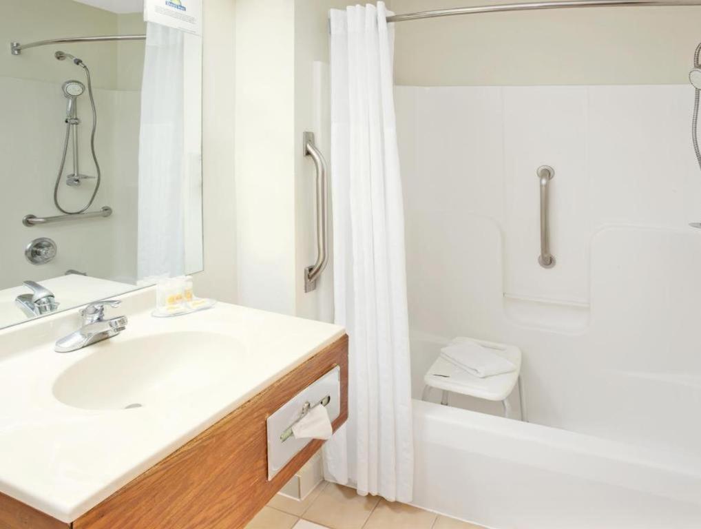 Halsted Inn And Suites Harvey - Chicago Southland Dış mekan fotoğraf