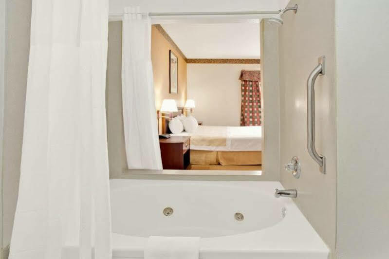 Halsted Inn And Suites Harvey - Chicago Southland Dış mekan fotoğraf